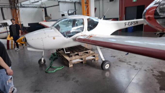 Avion en composite avec une idée de évolution pour une aviation bas carbone. ACV